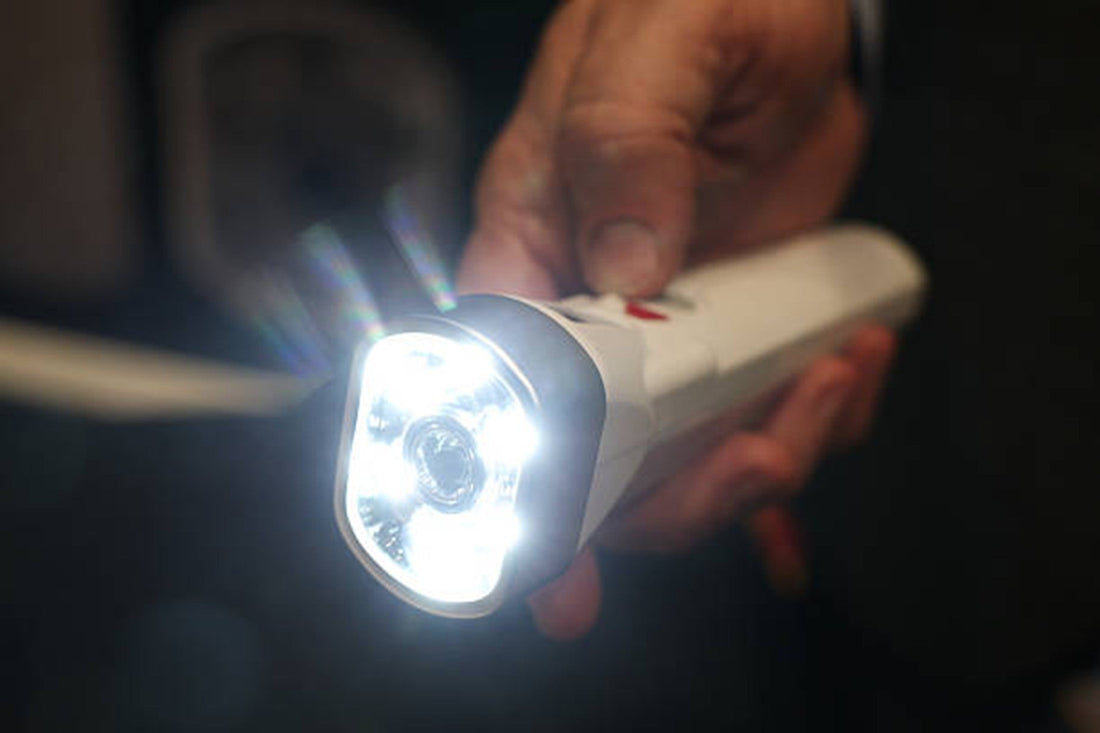 Hand-Crank Flashlight Charging Methods Explained: Crank, Solar, and USB